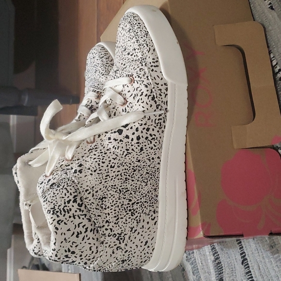 Roxy Shoes - ROXY 10 women's leopard 🐆 print high tops